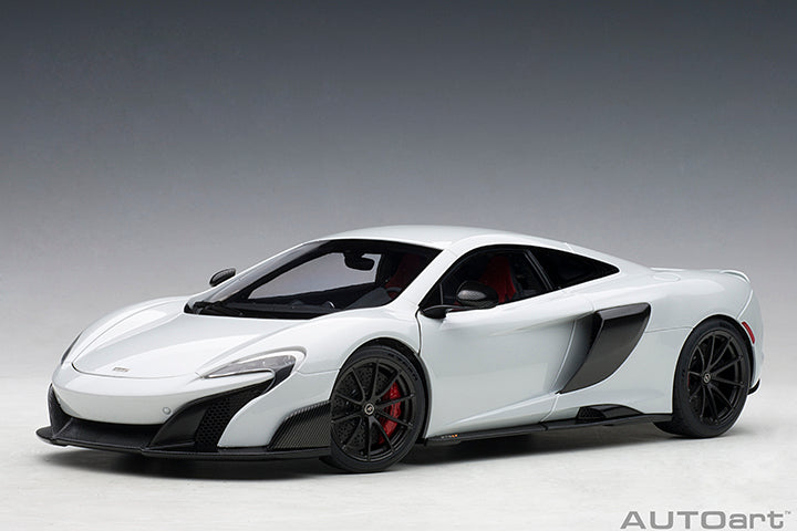 76046 McLAREN 675LT (SILICA WHITE)