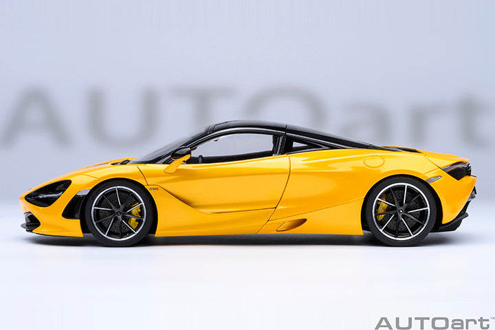 76070 McLaren 720S - Volcano Yellow