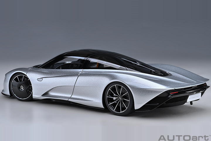 76090 McLAREN SPEEDTAIL (SUPERNOVA SILVER)