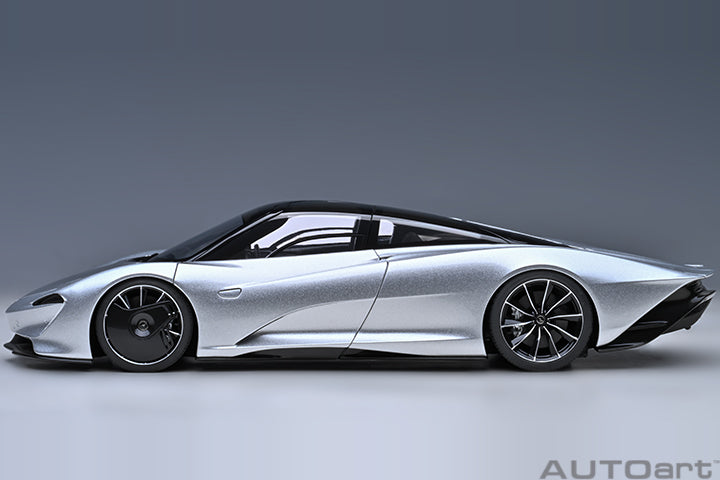 76090 McLAREN SPEEDTAIL (SUPERNOVA SILVER)