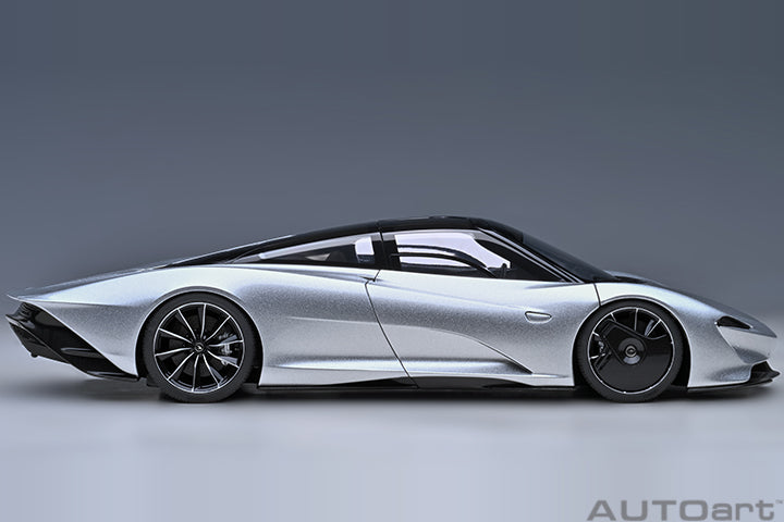 76090 McLAREN SPEEDTAIL (SUPERNOVA SILVER)