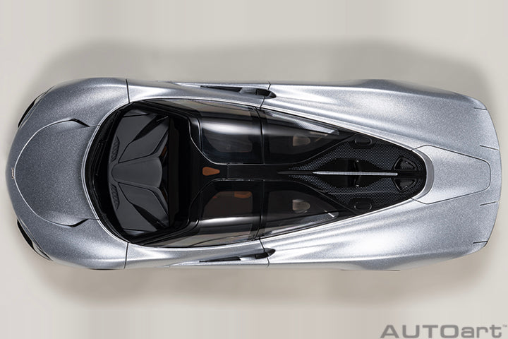 76090 McLAREN SPEEDTAIL (SUPERNOVA SILVER)