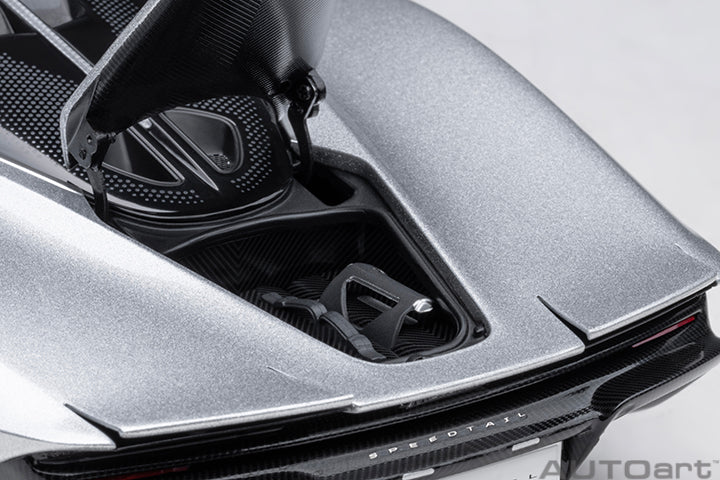 76090 McLAREN SPEEDTAIL (SUPERNOVA SILVER)