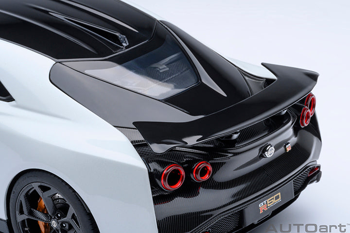 77511 NISSAN GT-R50 BY ITALDESIGN (METALLIC WHITE / BLACK)