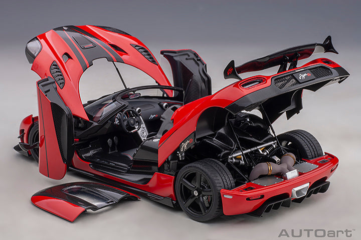 79022 Koenigsegg Agera RS, Chilli Red/Carbon Black/Black Accents