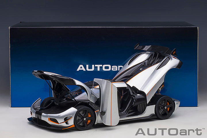 79024 Koenigsegg Agera RS, Moon Silver/Carbon Black/Orange Accents
