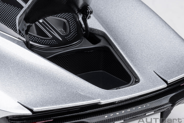 76090  McLAREN SPEEDTAIL (SUPERNOVA SILVER)