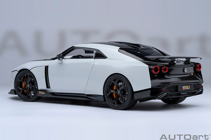 77511  NISSAN GT-R50 BY ITALDESIGN (METALLIC WHITE / BLACK)