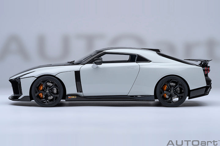 77511  NISSAN GT-R50 BY ITALDESIGN (METALLIC WHITE / BLACK)