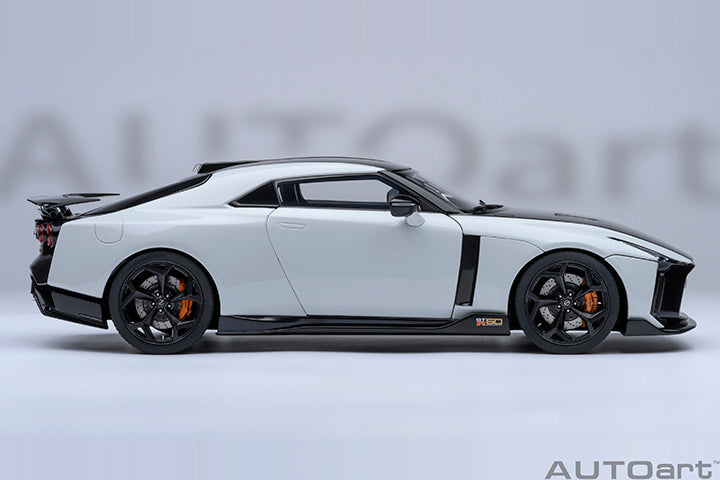 77511  NISSAN GT-R50 BY ITALDESIGN (METALLIC WHITE / BLACK)