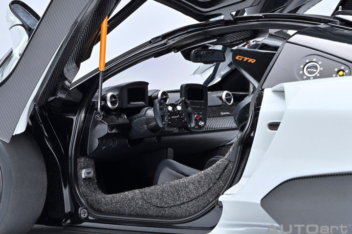 81953 McLaren Senna GTR (Silica White)