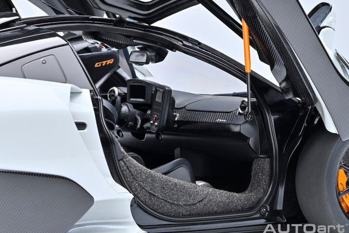 81953 McLaren Senna GTR (Silica White)